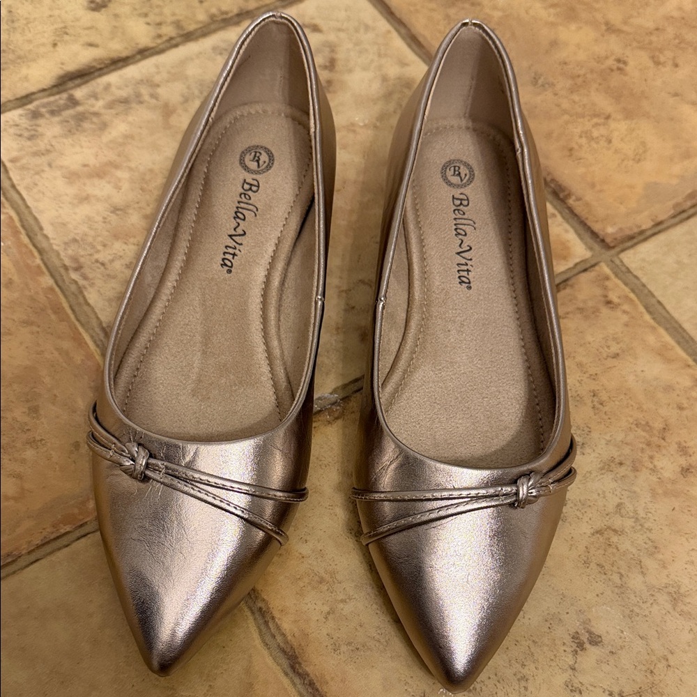 Bella Vita Women's Gold Pointed Flats